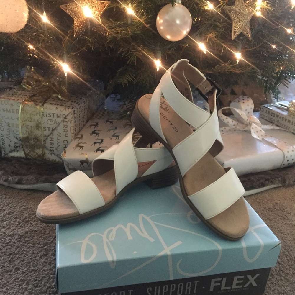 LifeStride Women’s Banning white lux Sandal 6-1/2